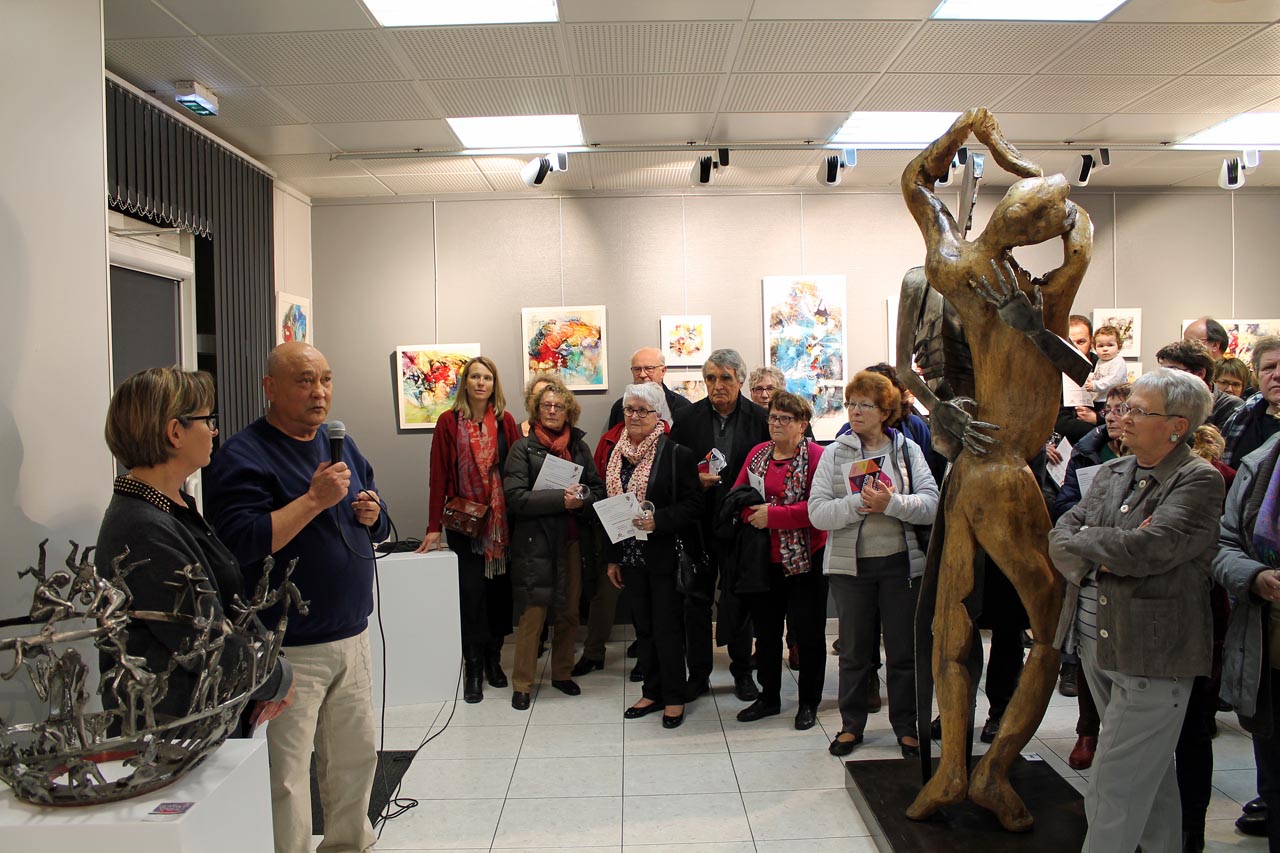 Vernissage Léo Toste Chann-Mali au micro 